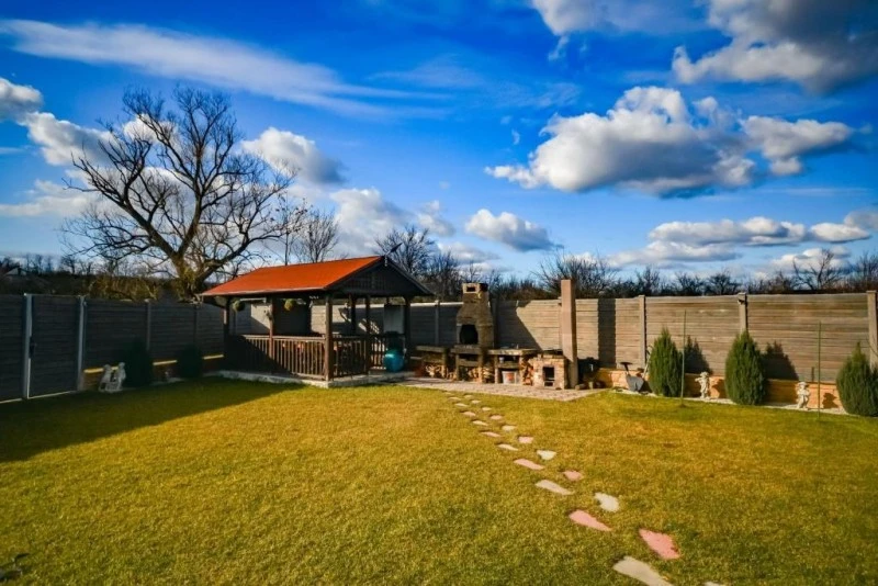 Déva Szállás | Panzió (K0574-47) A kép szerzői jogvédelem alatt állhat. Javasolt a kapcsolatfelvétel a jog tulajdonossal. Déva Szállás | Panzió (K0574-47) A kép szerzői jogvédelem alatt állhat. Javasolt a kapcsolatfelvétel a jog tulajdonossal.