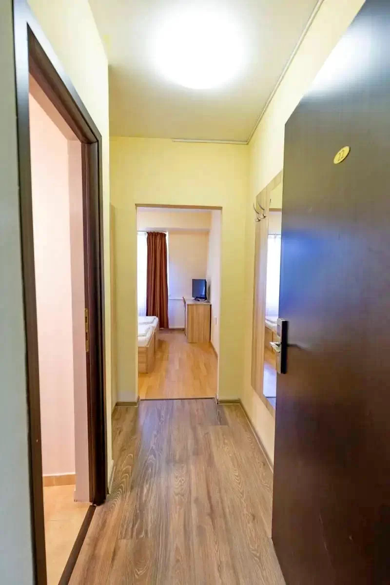 Arcuș Cazare | Hostel (K0763-20) Imaginea poate fi supusă drepturilor de autor. Se recomandă contactarea titularului drepturilor.