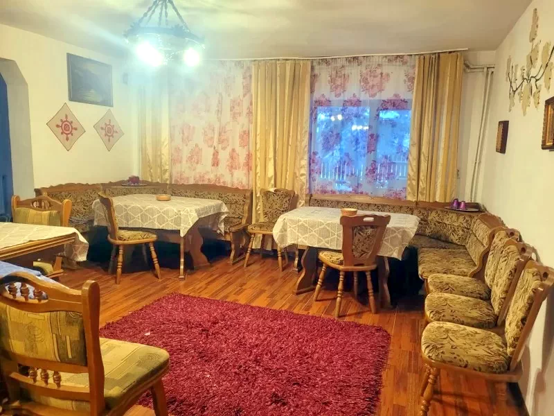 Comandău Cazare | Pensiune (K0446-68) Imaginea poate fi supusă drepturilor de autor. Se recomandă contactarea titularului drepturilor.