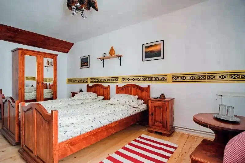 Sibiu Cazare | Pensiune (K1371-15) Imaginea poate fi supusă drepturilor de autor. Se recomandă contactarea titularului drepturilor.