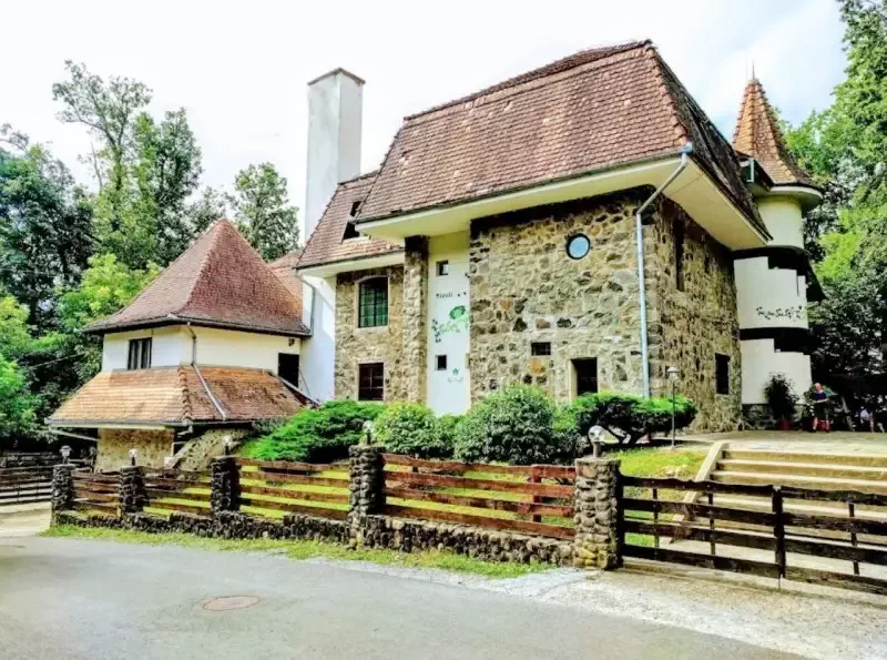 Szováta Szállás | Hotel** (K0023-45) A kép szerzői jogvédelem alatt állhat. Javasolt a kapcsolatfelvétel a jog tulajdonossal.