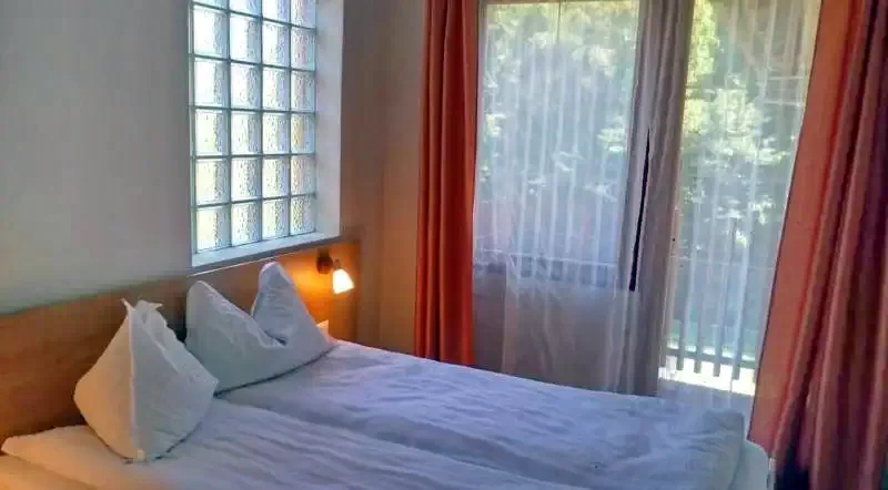 Cazare Sovata - Vila Parc*** | Szováta - Parc Villa***. Imaginea poate fi supusă drepturilor de autor. Se recomandă contactarea titularului drepturilor.