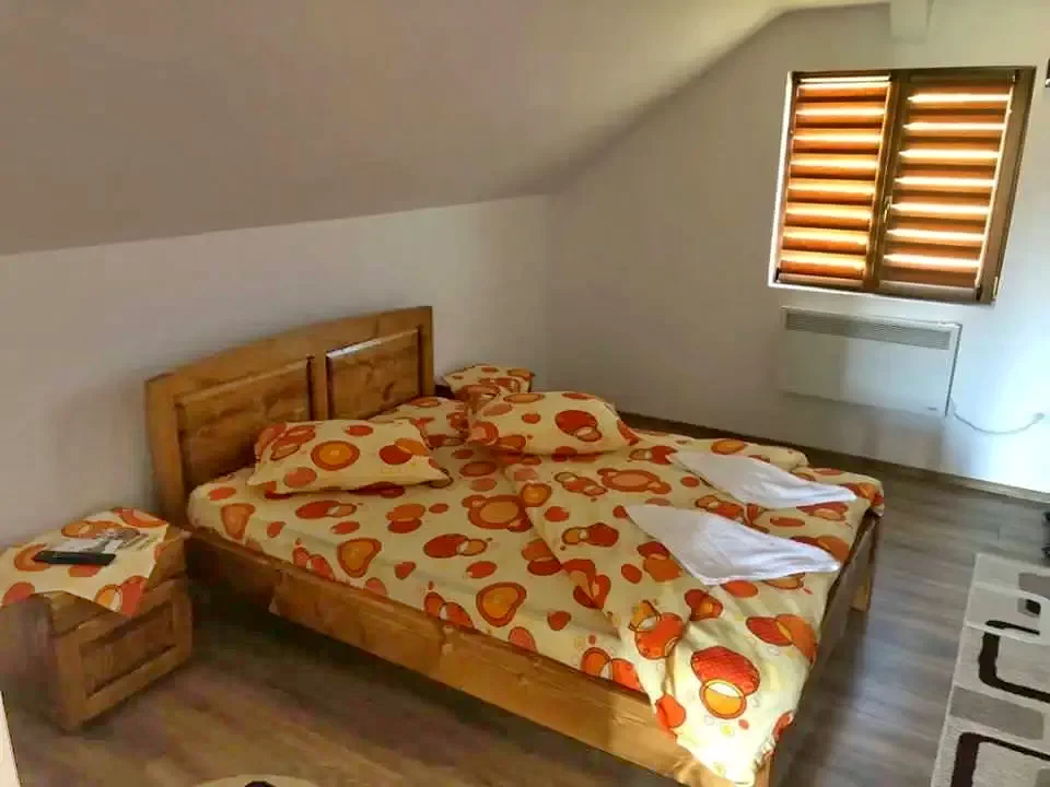 Sovata Cazare | Casă de oaspeți (K0226-16) Imaginea poate fi supusă drepturilor de autor. Se recomandă contactarea titularului drepturilor.