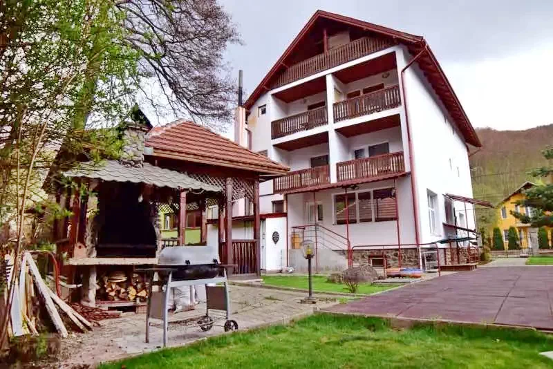 Szováta Szállás | Villa (K0329-39) A kép szerzői jogvédelem alatt állhat. Javasolt a kapcsolatfelvétel a jog tulajdonossal.