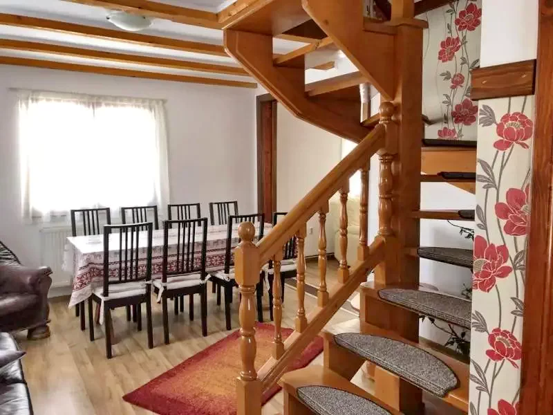 Sovata Cazare | Cabană (K0330-5) Imaginea poate fi supusă drepturilor de autor. Se recomandă contactarea titularului drepturilor.