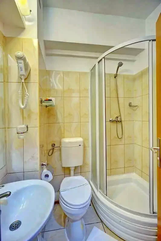 Cazare Băile Tușnad - Hotel Ciucaș *** | Tusnádfürdő - Csukás Hotel ***. Imaginea poate fi supusă drepturilor de autor. Se recomandă contactarea titularului drepturilor.