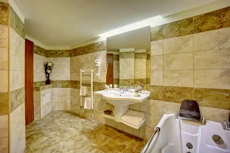 Cazare Băile Tușnad - Hotel Ciucaș *** | Tusnádfürdő - Csukás Hotel ***. Imaginea poate fi supusă drepturilor de autor. Se recomandă contactarea titularului drepturilor.