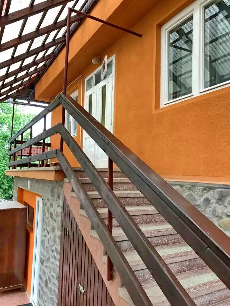 Szováta Szállás | Kulcsosház (K0817-32) A kép szerzői jogvédelem alatt állhat. Javasolt a kapcsolatfelvétel a jog tulajdonossal. Szováta Szállás | Kulcsosház (K0817-32) A kép szerzői jogvédelem alatt állhat. Javasolt a kapcsolatfelvétel a jog tulajdonossal.