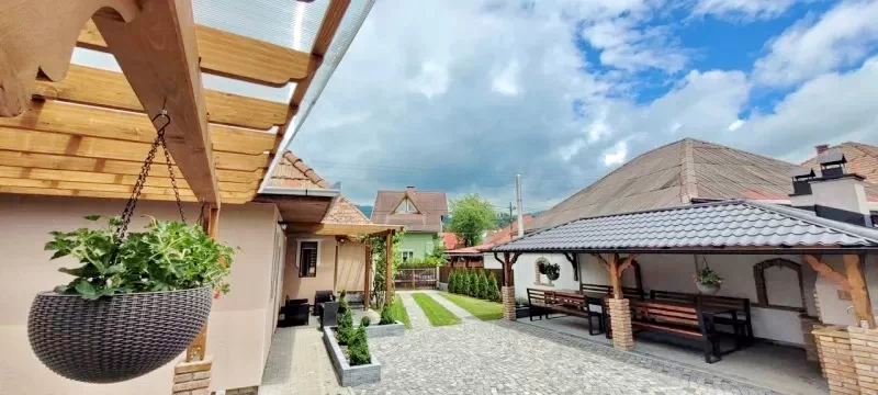 Sovata Cazare | Casă de oaspeți (K1421-19) Imaginea poate fi supusă drepturilor de autor. Se recomandă contactarea titularului drepturilor.