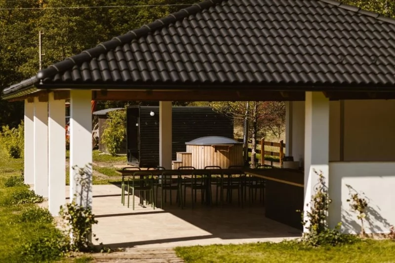 Szováta Szállás | Kulcsosház (K1480-31) A kép szerzői jogvédelem alatt állhat. Javasolt a kapcsolatfelvétel a jog tulajdonossal. Szováta Szállás | Kulcsosház (K1480-31) A kép szerzői jogvédelem alatt állhat. Javasolt a kapcsolatfelvétel a jog tulajdonossal.