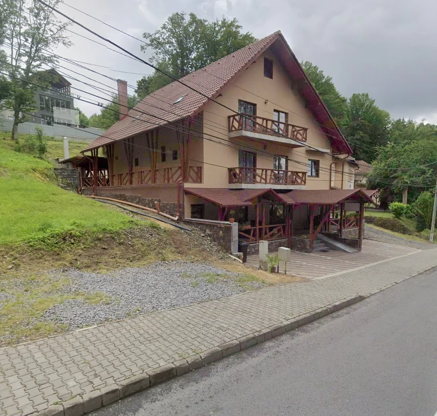 Szováta Szállás | Kulcsosház (K1468-16) A kép szerzői jogvédelem alatt állhat. Javasolt a kapcsolatfelvétel a jog tulajdonossal. Szováta Szállás | Kulcsosház (K1468-16) A kép szerzői jogvédelem alatt állhat. Javasolt a kapcsolatfelvétel a jog tulajdonossal.