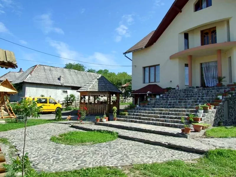 Rona de Jos Cazare | Vilă (K0750-8) Imaginea poate fi supusă drepturilor de autor. Se recomandă contactarea titularului drepturilor.