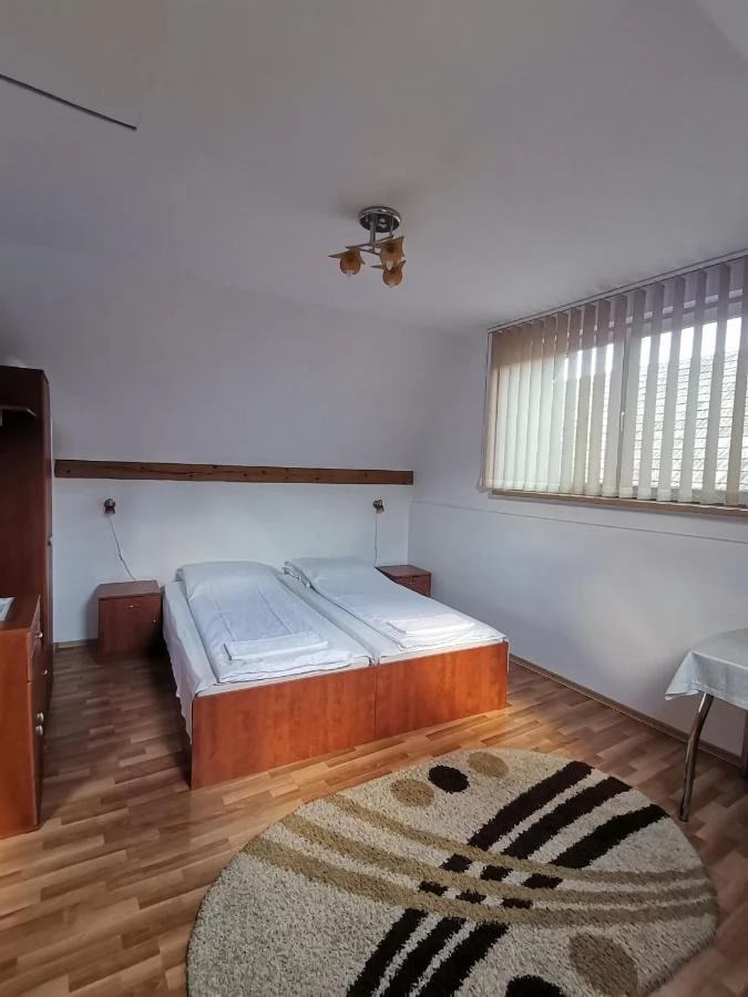 Brassó Szállás | Panzió (K0241-25) A kép szerzői jogvédelem alatt állhat. Javasolt a kapcsolatfelvétel a jog tulajdonossal. Brassó Szállás | Panzió (K0241-25) A kép szerzői jogvédelem alatt állhat. Javasolt a kapcsolatfelvétel a jog tulajdonossal.