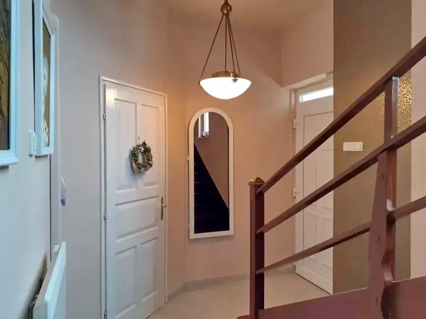 Mișcolț Cazare | Casă de apartamente (K0666-15) Imaginea poate fi supusă drepturilor de autor. Se recomandă contactarea titularului drepturilor.