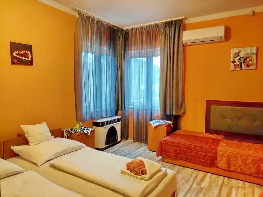 Mișcolț Cazare | Casă de apartamente (K0666-37) Imaginea poate fi supusă drepturilor de autor. Se recomandă contactarea titularului drepturilor.