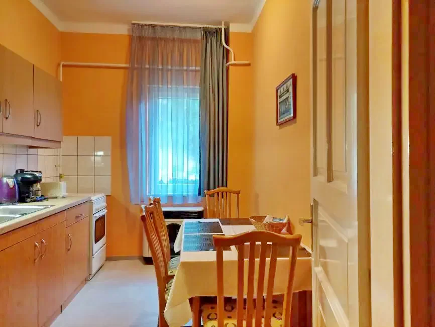 Mișcolț Cazare | Casă de apartamente (K0666-47) Imaginea poate fi supusă drepturilor de autor. Se recomandă contactarea titularului drepturilor.