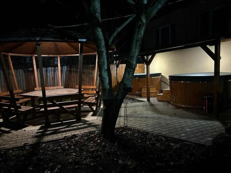 Nyárádszereda Szállás | Panzió (K1014-39) A kép szerzői jogvédelem alatt állhat. Javasolt a kapcsolatfelvétel a jog tulajdonossal. Nyárádszereda Szállás | Panzió (K1014-39) A kép szerzői jogvédelem alatt állhat. Javasolt a kapcsolatfelvétel a jog tulajdonossal.