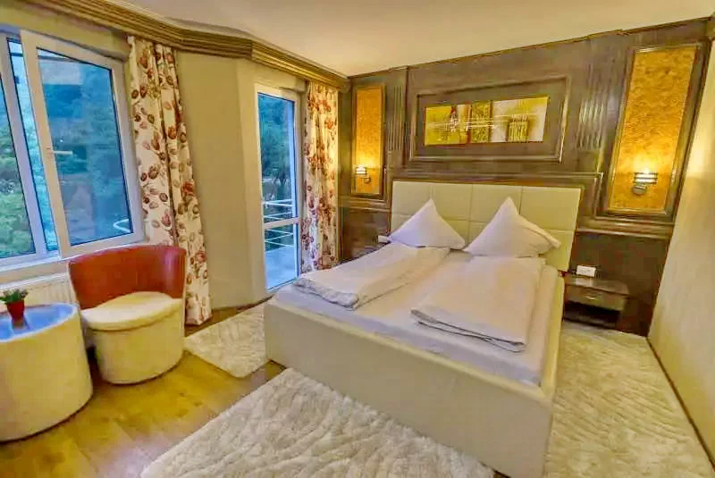 Băile Herculane Cazare | Hotel*** (K0871-16) Imaginea poate fi supusă drepturilor de autor. Se recomandă contactarea titularului drepturilor. Băile Herculane Cazare | Hotel*** (K0871-16) Imaginea poate fi supusă drepturilor de autor. Se recomandă contactarea titularului drepturilor.