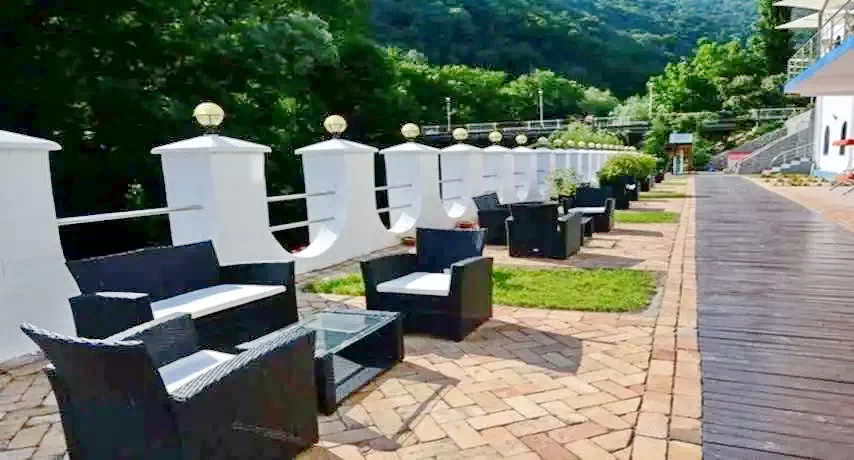 Băile Herculane Cazare | Hotel*** (K0871-56) Imaginea poate fi supusă drepturilor de autor. Se recomandă contactarea titularului drepturilor. Băile Herculane Cazare | Hotel*** (K0871-56) Imaginea poate fi supusă drepturilor de autor. Se recomandă contactarea titularului drepturilor.