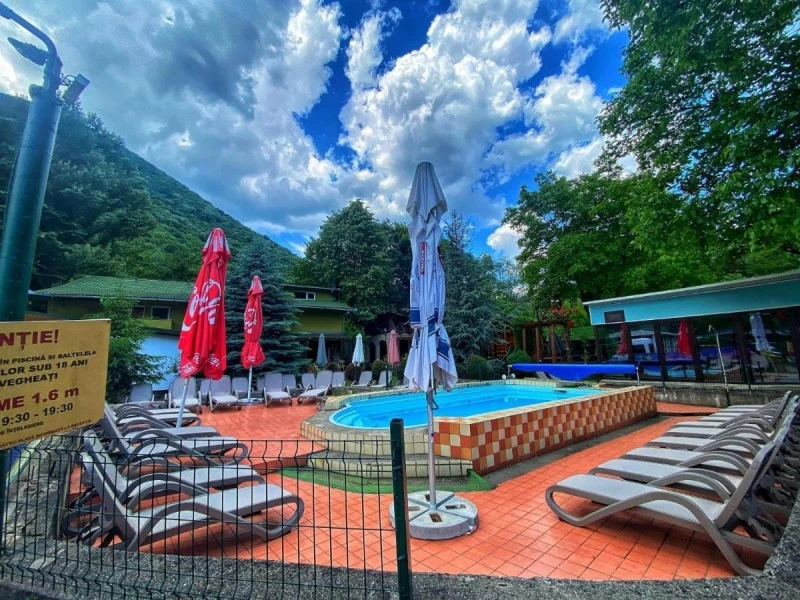 Băile Herculane Cazare | Pensiune (K0881-46) Imaginea poate fi supusă drepturilor de autor. Se recomandă contactarea titularului drepturilor.