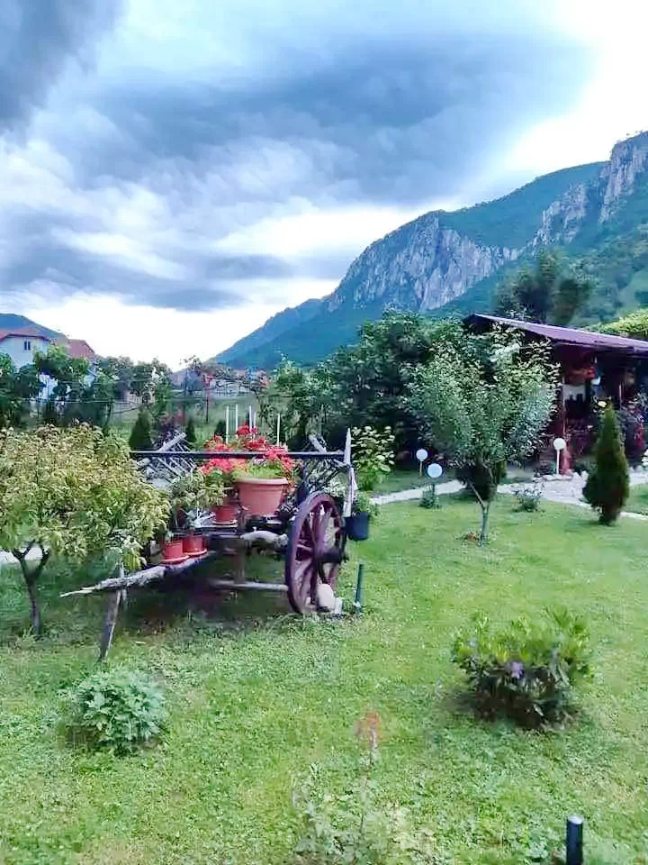 Szállás Băile Herculane - Pensiune Roua de Munte*** | Herkulesfürdő - Roua de Munte Panzió*** . A kép szerzői jogvédelem alatt állhat. Javasolt a kapcsolatfelvétel a jog tulajdonossal.