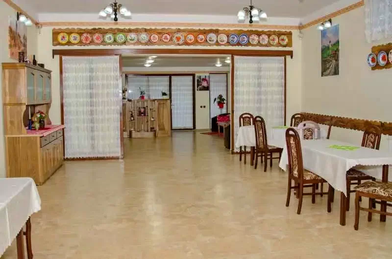 Izvoru Crișului Cazare | Casă de oaspeți (K0988-10) Imaginea poate fi supusă drepturilor de autor. Se recomandă contactarea titularului drepturilor. Izvoru Crișului Cazare | Casă de oaspeți (K0988-10) Imaginea poate fi supusă drepturilor de autor. Se recomandă contactarea titularului drepturilor.