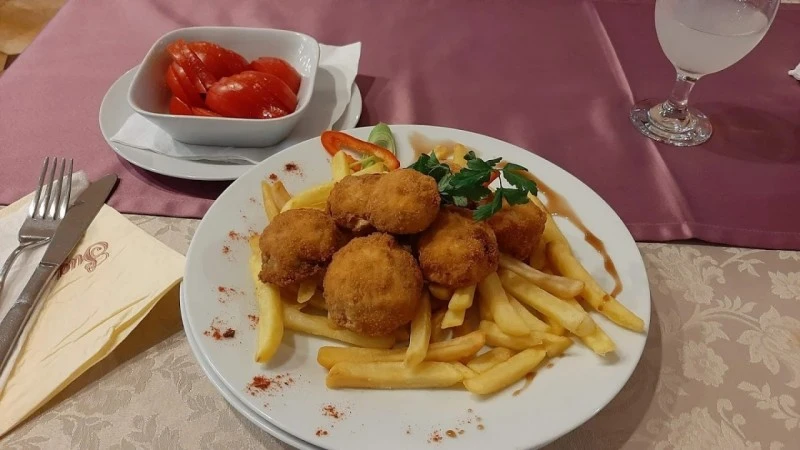 Sfântu Gheorghe Cazare | Hotel*** (K1569-17) Imaginea poate fi supusă drepturilor de autor. Se recomandă contactarea titularului drepturilor.