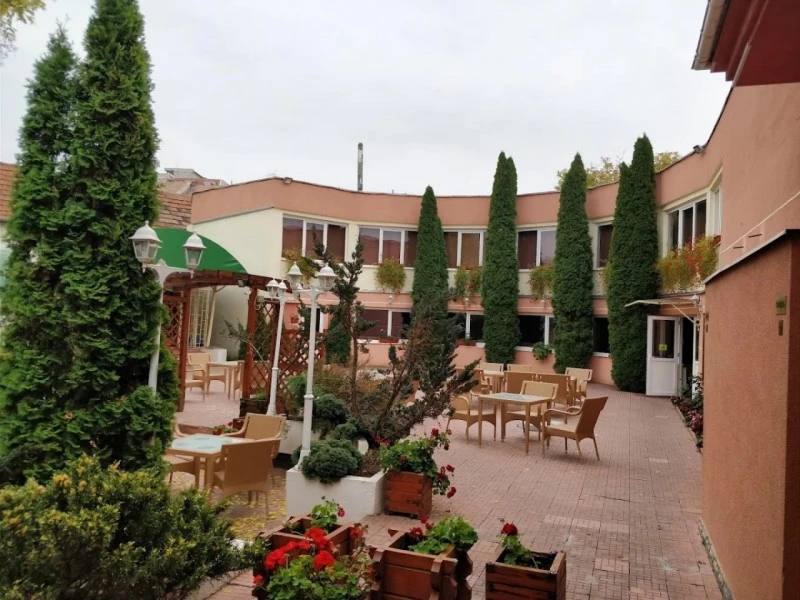 Sepsiszentgyörgy Szállás | Hotel*** (K1569-42) A kép szerzői jogvédelem alatt állhat. Javasolt a kapcsolatfelvétel a jog tulajdonossal.