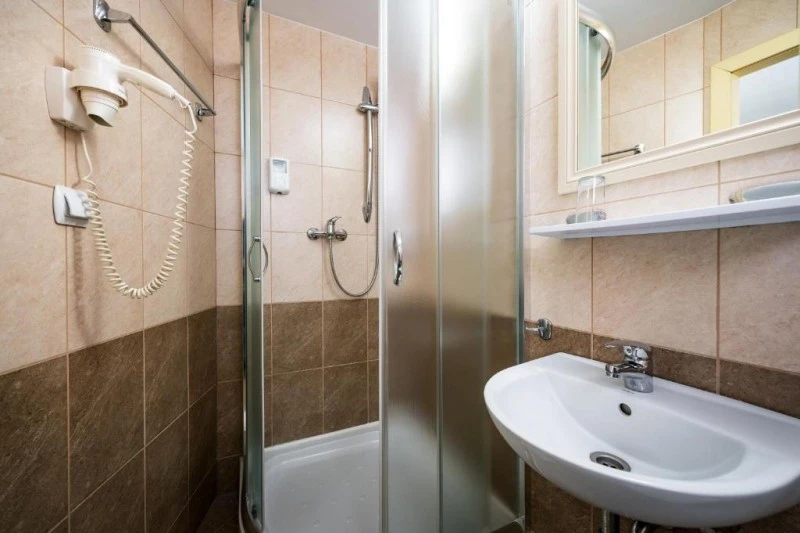 Sfântu Gheorghe Cazare | Hotel*** (K1569-49) Imaginea poate fi supusă drepturilor de autor. Se recomandă contactarea titularului drepturilor.