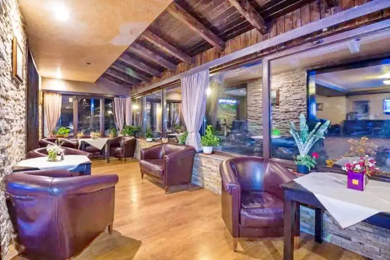 Bran Cazare | Pensiune (K1361-38) Imaginea poate fi supusă drepturilor de autor. Se recomandă contactarea titularului drepturilor. Bran Cazare | Pensiune (K1361-38) Imaginea poate fi supusă drepturilor de autor. Se recomandă contactarea titularului drepturilor.