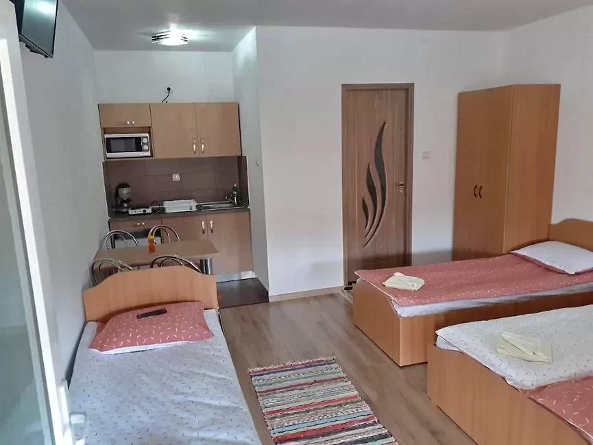 Corund Cazare | Cabană (K0638-2) Imaginea poate fi supusă drepturilor de autor. Se recomandă contactarea titularului drepturilor. Corund Cazare | Cabană (K0638-2) Imaginea poate fi supusă drepturilor de autor. Se recomandă contactarea titularului drepturilor.