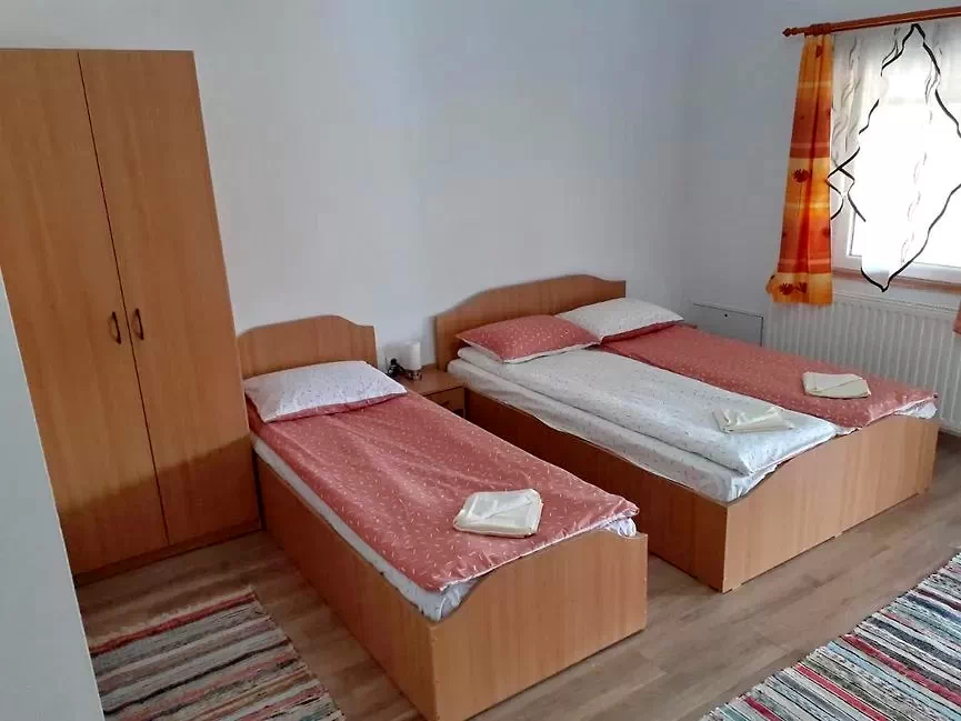 Corund Cazare | Cabană (K0638-15) Imaginea poate fi supusă drepturilor de autor. Se recomandă contactarea titularului drepturilor. Corund Cazare | Cabană (K0638-15) Imaginea poate fi supusă drepturilor de autor. Se recomandă contactarea titularului drepturilor.