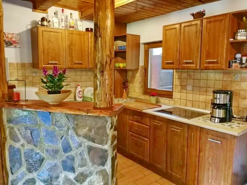 Sovata Cazare | Cabană (K0197-25) Imaginea poate fi supusă drepturilor de autor. Se recomandă contactarea titularului drepturilor.