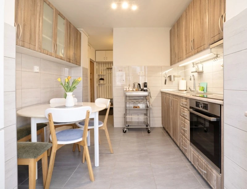 Cazare Odorheiu Secuiesc - Apartament Flora | Székelyudvarhely - Flóra Apartman. Imaginea poate fi supusă drepturilor de autor. Se recomandă contactarea titularului drepturilor.