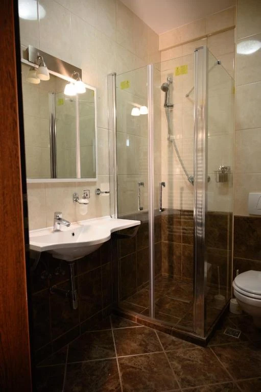 Brașov Cazare | Pensiune (K1593-21) Imaginea poate fi supusă drepturilor de autor. Se recomandă contactarea titularului drepturilor. Brașov Cazare | Pensiune (K1593-21) Imaginea poate fi supusă drepturilor de autor. Se recomandă contactarea titularului drepturilor.