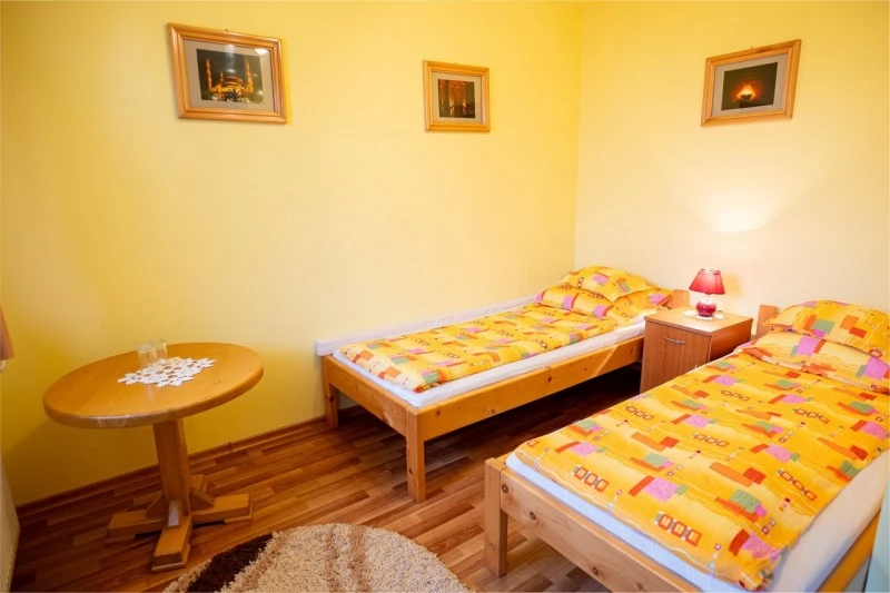 Székelyudvarhely Szállás | Panzió (K0105-10) A kép szerzői jogvédelem alatt állhat. Javasolt a kapcsolatfelvétel a jog tulajdonossal. Székelyudvarhely Szállás | Panzió (K0105-10) A kép szerzői jogvédelem alatt állhat. Javasolt a kapcsolatfelvétel a jog tulajdonossal.