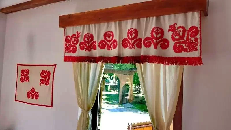 Odorheiu Secuiesc Cazare | Cabană (K1359-16) Imaginea poate fi supusă drepturilor de autor. Se recomandă contactarea titularului drepturilor.