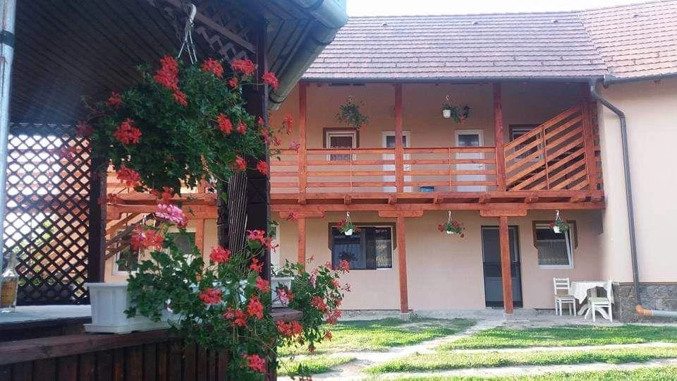 Odorheiu Secuiesc Cazare | Casă de oaspeți (K1540-1) Imaginea poate fi supusă drepturilor de autor. Se recomandă contactarea titularului drepturilor.