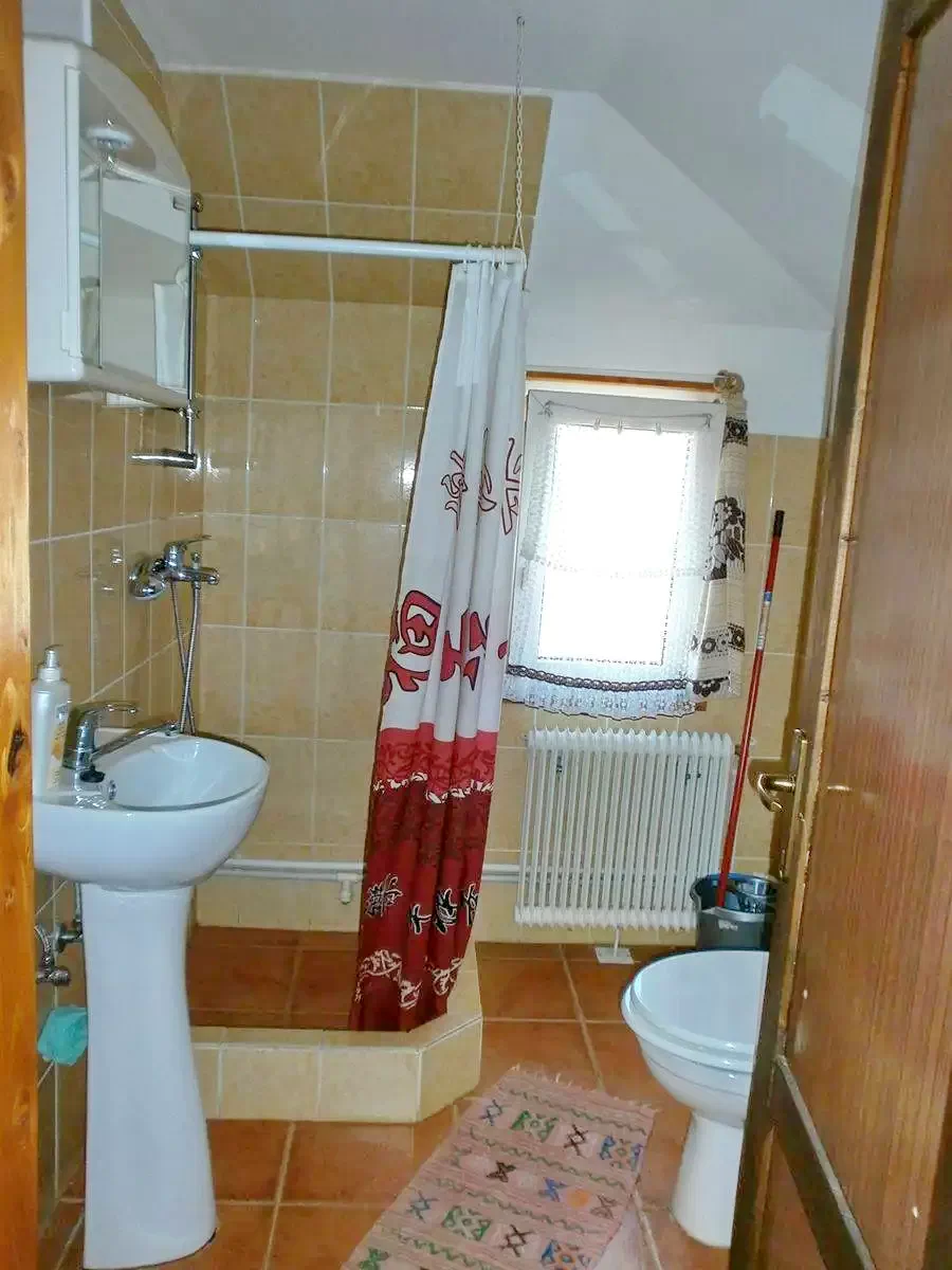 Odorheiu Secuiesc Cazare | Casă de oaspeți (K0159-34) Imaginea poate fi supusă drepturilor de autor. Se recomandă contactarea titularului drepturilor.