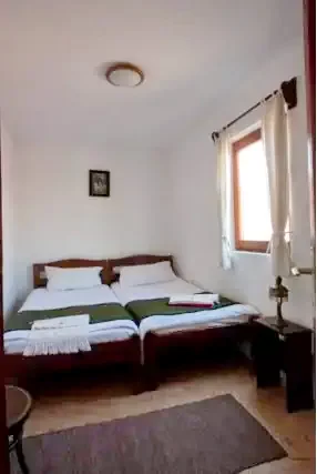 Odorheiu Secuiesc Cazare | Casă de oaspeți (K0465-10) Imaginea poate fi supusă drepturilor de autor. Se recomandă contactarea titularului drepturilor.