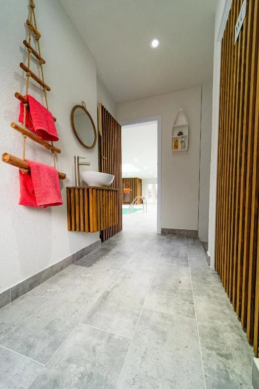 Harghita Madaras Cazare | Casă de apartamente (K1592-88) Imaginea poate fi supusă drepturilor de autor. Se recomandă contactarea titularului drepturilor. Harghita Madaras Cazare | Casă de apartamente (K1592-88) Imaginea poate fi supusă drepturilor de autor. Se recomandă contactarea titularului drepturilor.