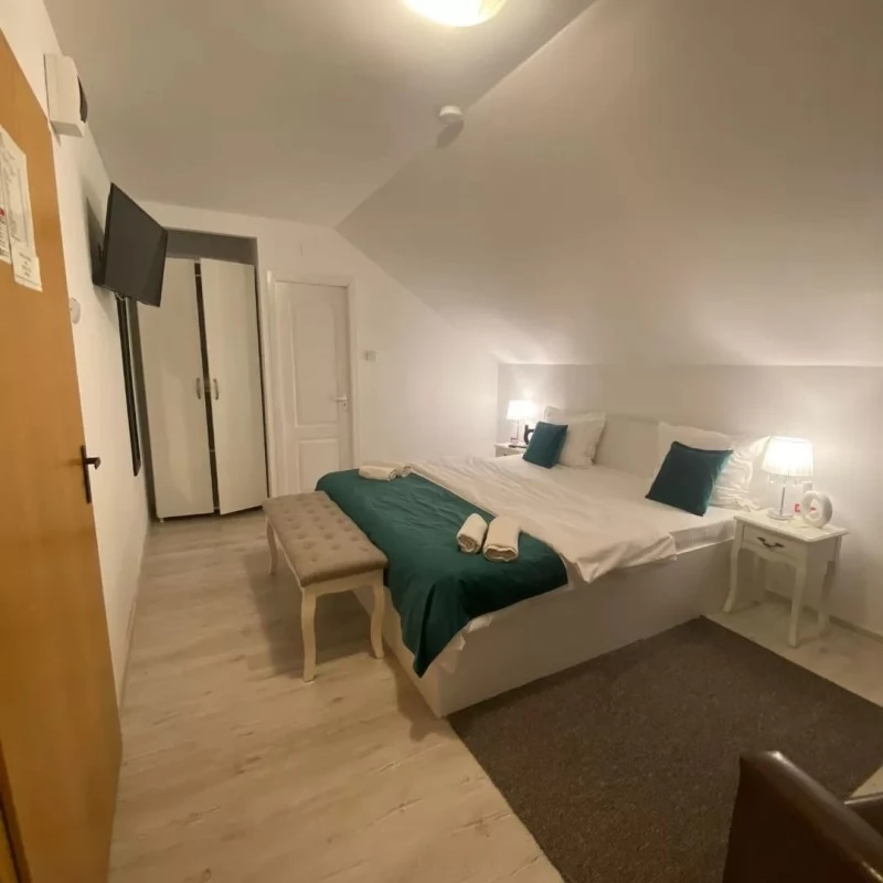 Brassó Szállás | Panzió (K0127-13) A kép szerzői jogvédelem alatt állhat. Javasolt a kapcsolatfelvétel a jog tulajdonossal.