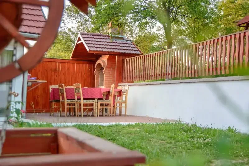 Brassó Szállás | Panzió (K0127-62) A kép szerzői jogvédelem alatt állhat. Javasolt a kapcsolatfelvétel a jog tulajdonossal.