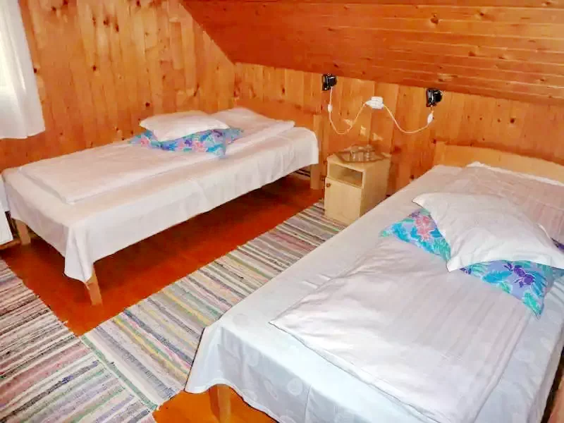 Harghita Madaras Cazare | Cabană (K0401-52) Imaginea poate fi supusă drepturilor de autor. Se recomandă contactarea titularului drepturilor.