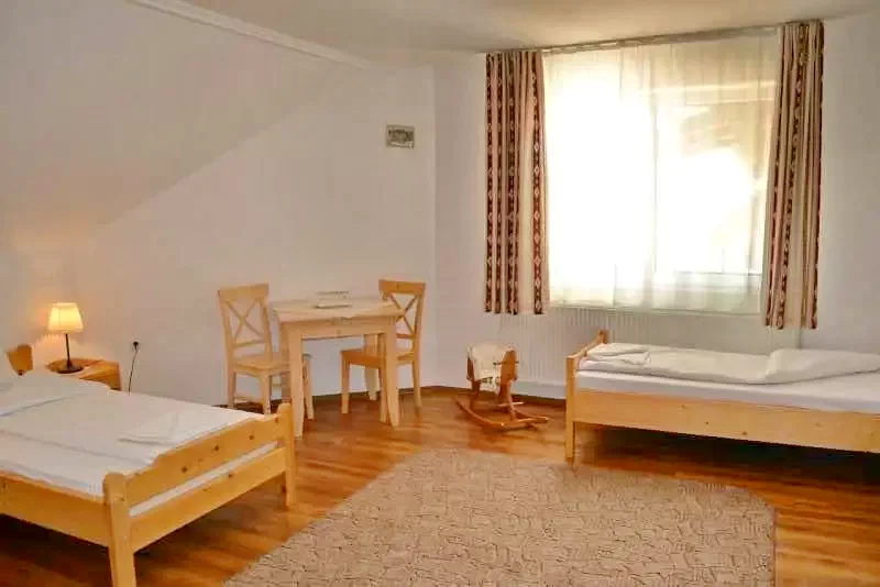 Odorheiu Secuiesc Cazare | Pensiune (K0354-14) Imaginea poate fi supusă drepturilor de autor. Se recomandă contactarea titularului drepturilor.