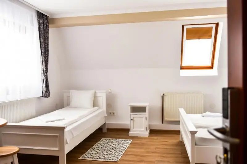 Székelyudvarhely Szállás | Panzió (K0358-24) A kép szerzői jogvédelem alatt állhat. Javasolt a kapcsolatfelvétel a jog tulajdonossal. Székelyudvarhely Szállás | Panzió (K0358-24) A kép szerzői jogvédelem alatt állhat. Javasolt a kapcsolatfelvétel a jog tulajdonossal.