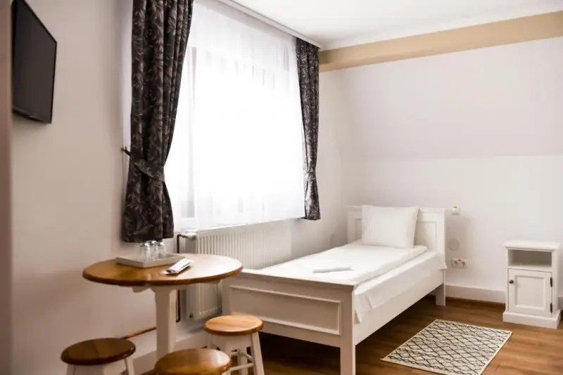 Székelyudvarhely Szállás | Panzió (K0358-28) A kép szerzői jogvédelem alatt állhat. Javasolt a kapcsolatfelvétel a jog tulajdonossal. Székelyudvarhely Szállás | Panzió (K0358-28) A kép szerzői jogvédelem alatt állhat. Javasolt a kapcsolatfelvétel a jog tulajdonossal.