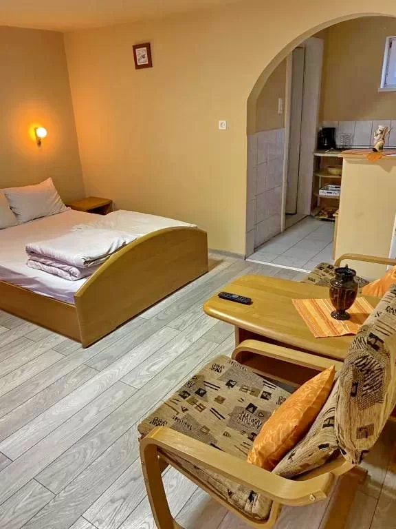 Székelyudvarhely Szállás | Panzió (K0359-5) A kép szerzői jogvédelem alatt állhat. Javasolt a kapcsolatfelvétel a jog tulajdonossal. Székelyudvarhely Szállás | Panzió (K0359-5) A kép szerzői jogvédelem alatt állhat. Javasolt a kapcsolatfelvétel a jog tulajdonossal.