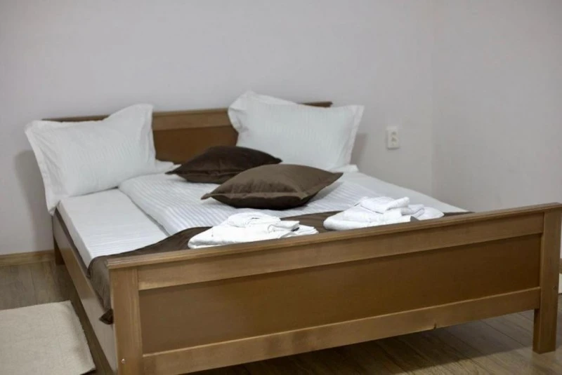 Odorheiu Secuiesc Cazare | Casă de oaspeți (K1576-32) Imaginea poate fi supusă drepturilor de autor. Se recomandă contactarea titularului drepturilor.