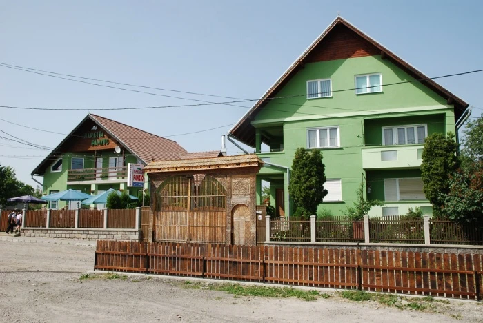 Vlăhița Cazare | Pensiune (K1141-27) Imaginea poate fi supusă drepturilor de autor. Se recomandă contactarea titularului drepturilor.